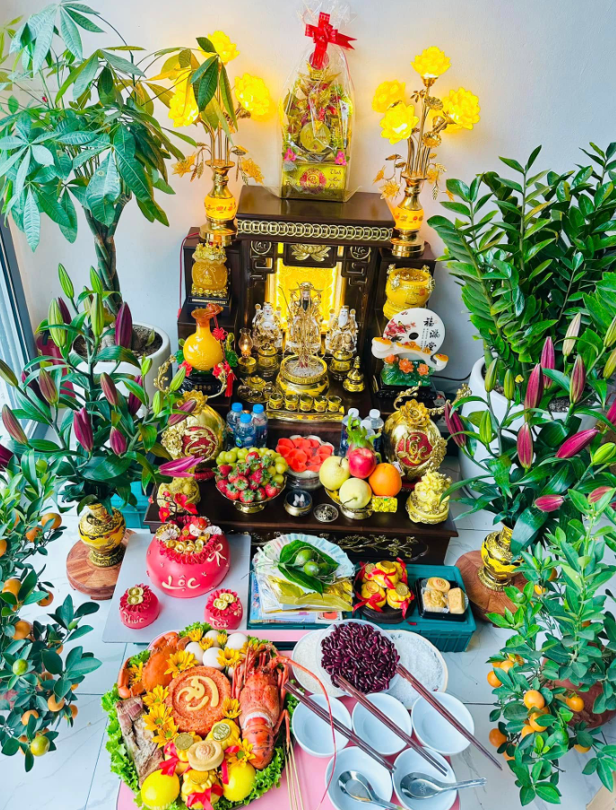 Hoàn thiện và sơn bề mặt bàn thờ ông địa ông thần tài bằng sắt
